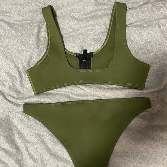 Hoaka Swimsuit Set - Picture 2 of 2